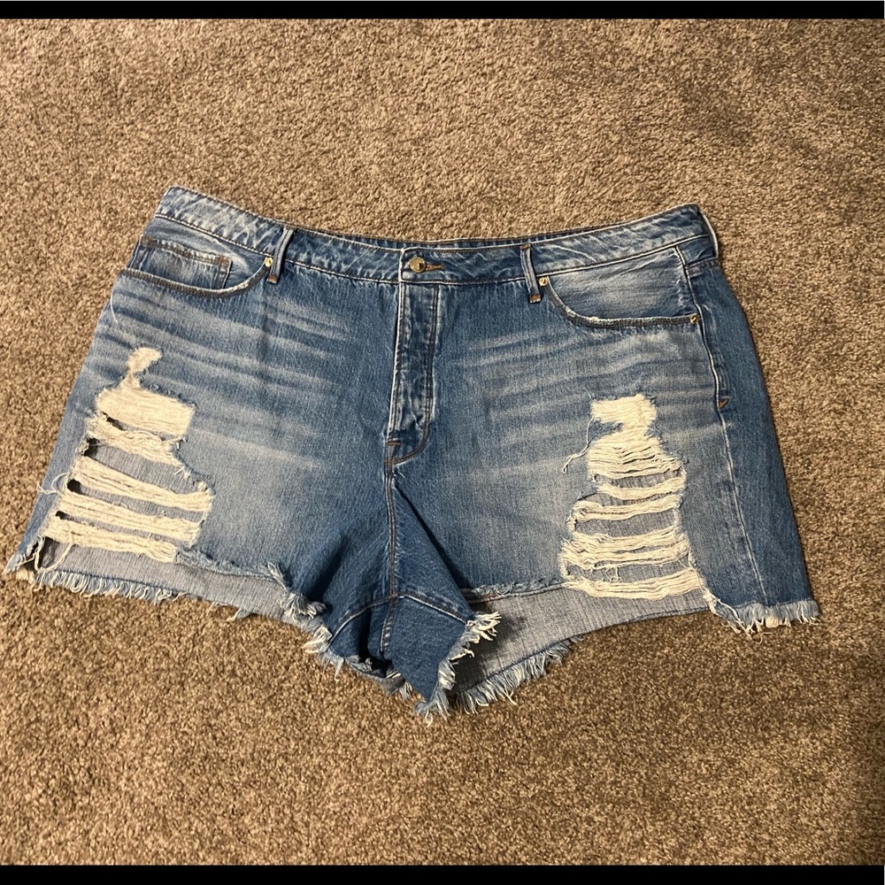 Good American distressed shorts, size 20